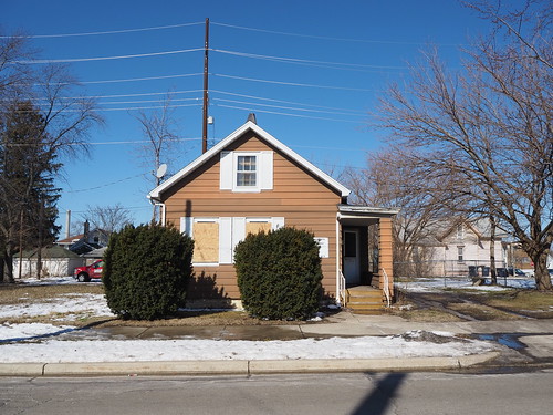 Condemned house at 222 E 11th Street in February 2022
