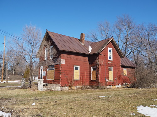 Condemned house at 606 Willard Avenue in February 2022
