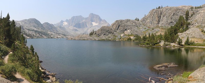 Panorama view over Garnet Lake from the JMT