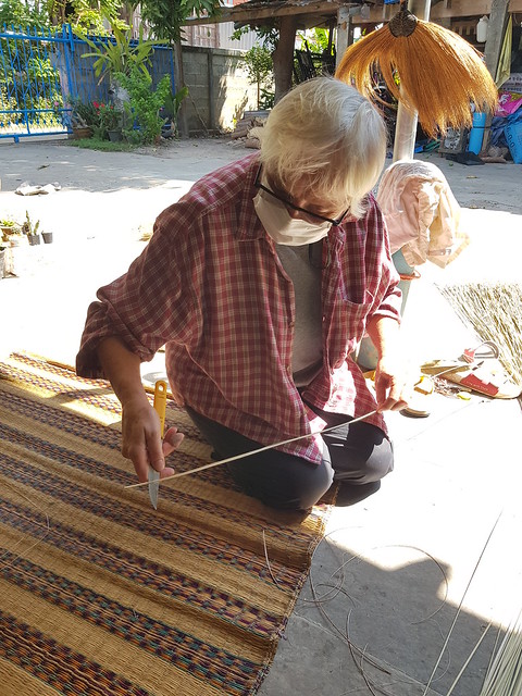 Splitting reeds for use in weaving mats 1