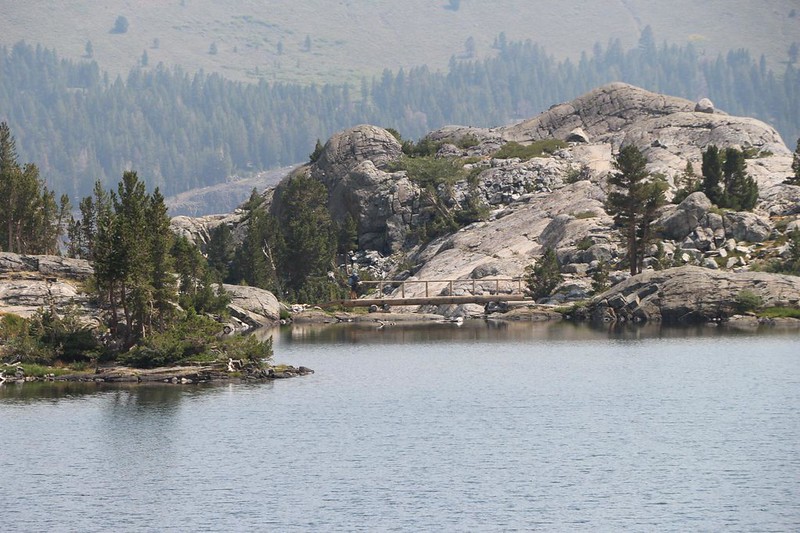 Zoomed-in view of the footbridge over the outflow creek of Garnet Lake, where the JMT crosses