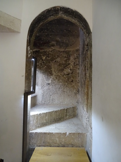 puerta arco escalera interior torre del homenaje Castillo de la Atalaya o de Villena Alicante Alacant 01
