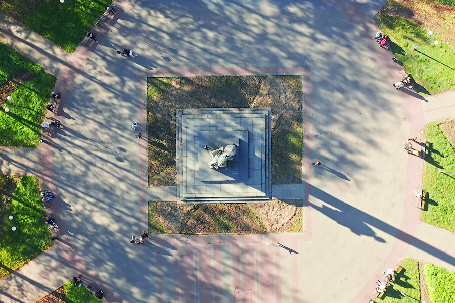 Памятник Константину Циолковскому (Калуга, площадь Мира)