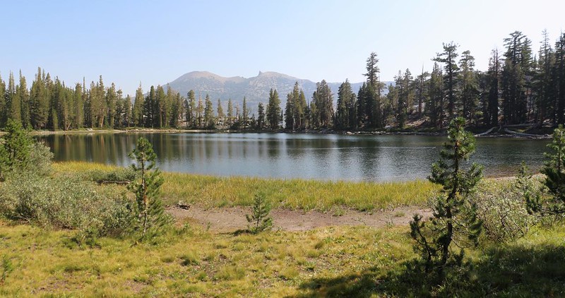Panorama view over Gladys Lake from the JMT