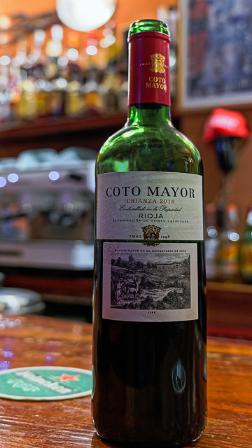 Bottle of Coto Mayor Rioja  (L'Abadia Bar - Plaza de la Reina - Valencia) (Panasonic DC-S1 & Lumix S 20-60mm Zoom)