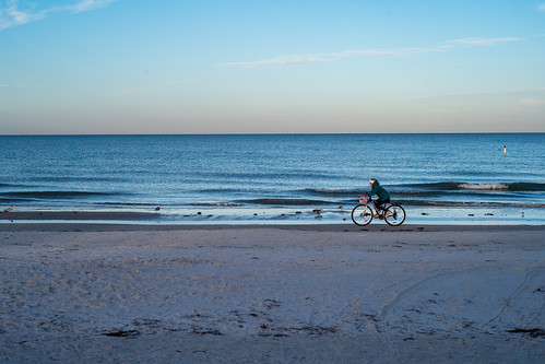 bike beach indianrocks pinellas florida morning sunrise cyclist leicam10 summicron50mm