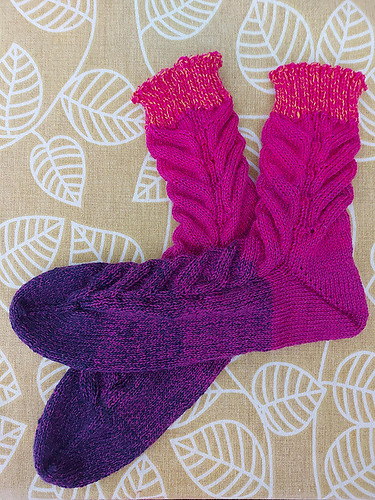 Sandi (sandima) finished this pair of Flying Geese Socks by Yarn and Tacos. Yarn is Estelle Yarns Sock Twins in colour 3 Sunrise!