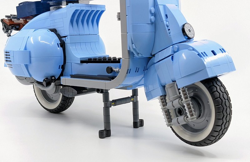 10298: LEGO Vespa 125 Set Review