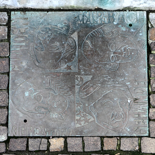 Bodenplatte, Göbel-Brunnen, Hallmarkt, Händel, Bach, Scheidt, Löwe | by julia_HalleFotoFan