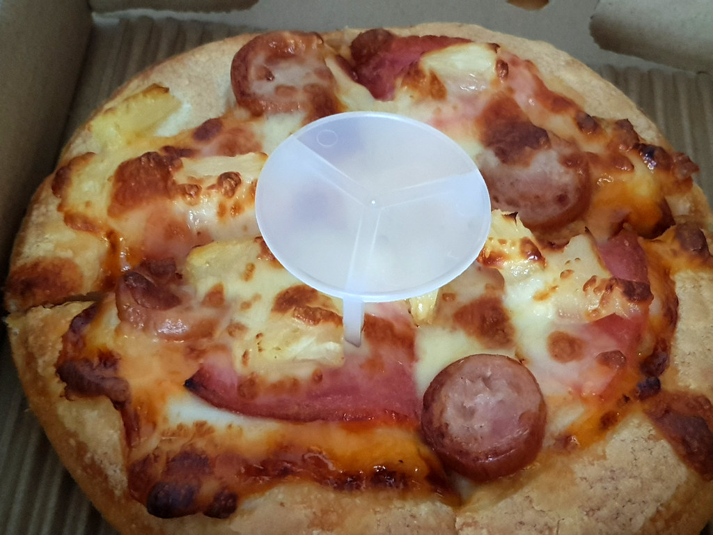 Personal Pizza (Hawaiian Chicken) Combo 個人披薩(夏威夷雞肉)套餐 rm$8 @ 必勝客 Pizza Hut in Damen USJ1