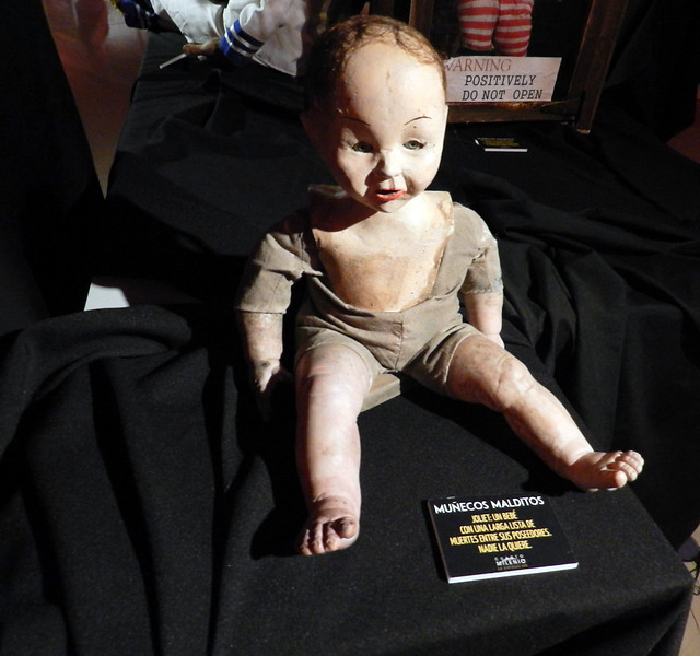 Joliet bebe quien lo posee muere Muñecos Malditos La Exposición Cuarto Milenio Auditorio Alfredo Kraus Las Palmas de Gran Canaria