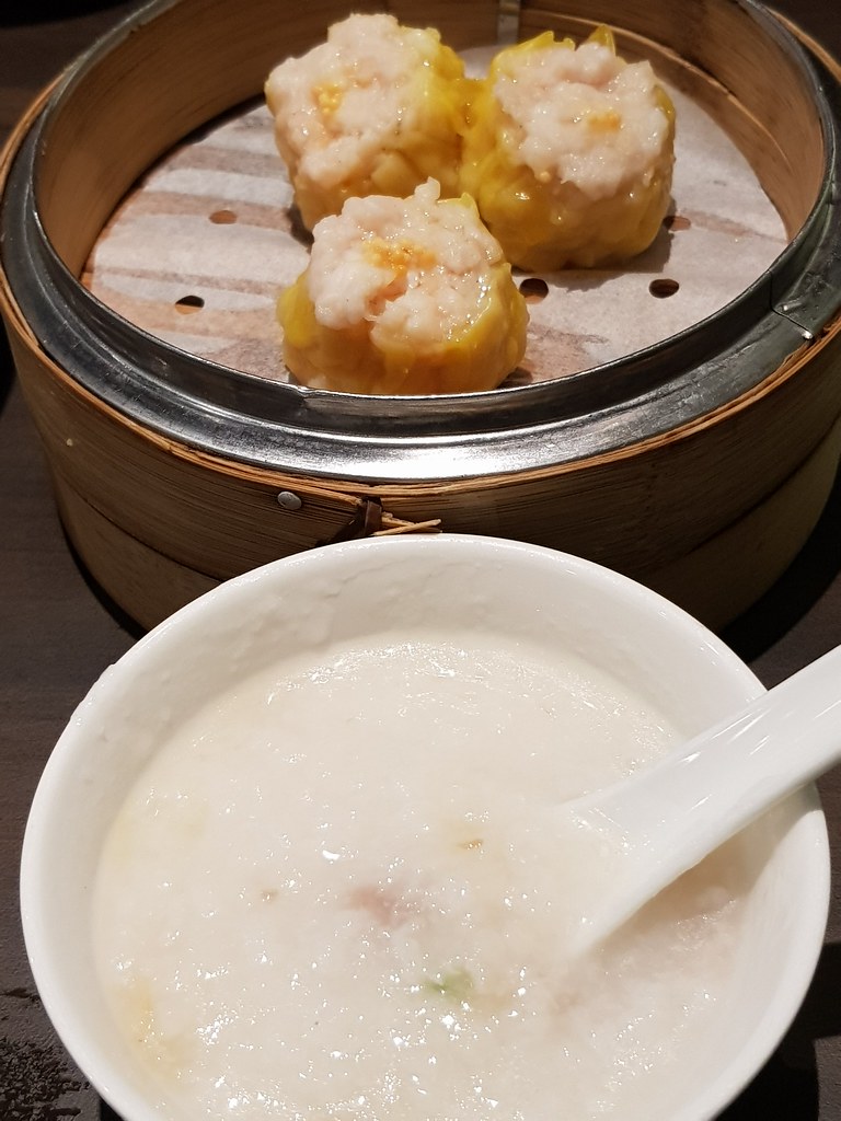 燒賣 Siew Mai rm$8 & 生滾艇仔粥 HK Style Teng Zai Porridge rm$9 @ 大茶店 Dai Cha Dim in Damen USJ1