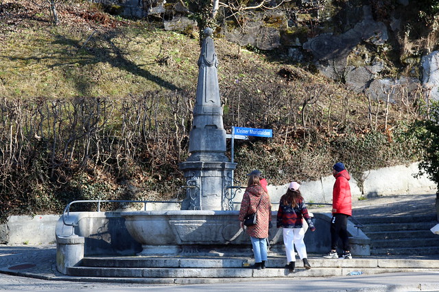 Staldenbrunnen Bern ( Baujahr 1783 - 1785 - auch Bärengrabenbrunnen + Muristaldenbrunnen - Brunnen fountain fontaine fontana ) zwischen kleinem und grossem Muristalden in der Stadt Bern im Berner Mittelland im Kanton Bern der Schweiz