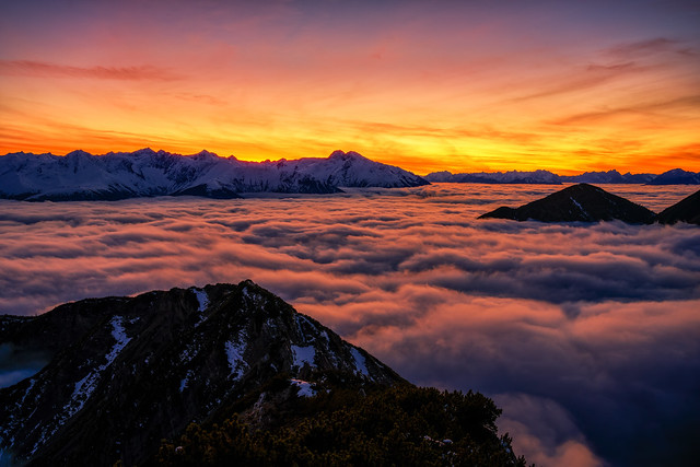 Sonnenuntergang mit niederen Wolken