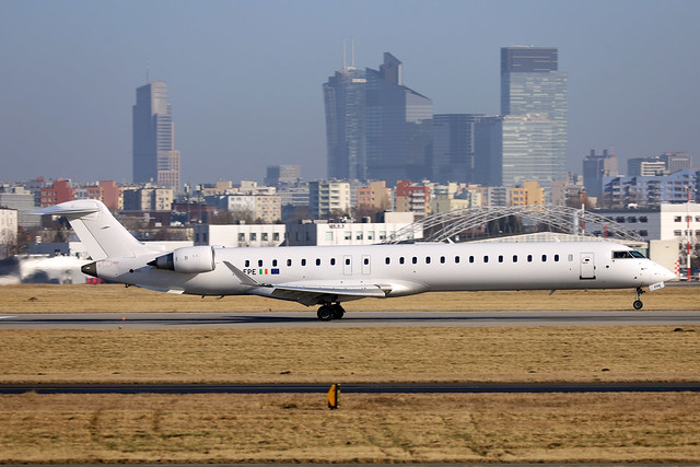 SAS Scandinavian Airlines Bombardier CRJ-900LR EI-FPE landing WAW/EPWA