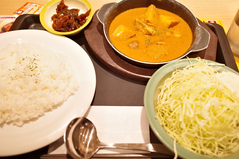 matsaman curryこのスプーンじゃ食べにくいよ。「マイカリー食堂」の「マッサマンカレー」