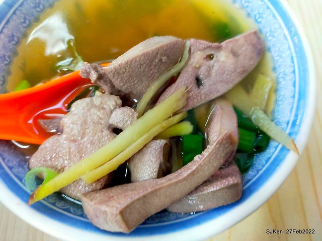 (台北六條通美食)「吳師大眾飯店」(Hot fried dishes, noodle & soup store), Taipei, Taiwan, SJKen, Feb 27, 2022.