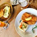 Domácí sekaná s bramborovou kaší a řízek s bramborovým salátem v restauraci hotelu Bauer, foto: Picasa