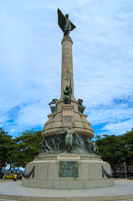 Monumento aos Heróis de Laguna e Dourados