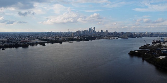 Delaware River between Camden and Philadelphia [02]