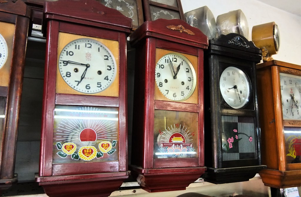 China Wuhan flea market late 2019 shop with old analogue clocks - 