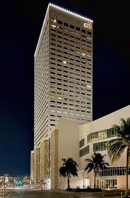Citigroup Center, 201 South Biscayne Boulevard, Miami, Florida, USA / Built: 1983, Renovations: 1990 / Architect: Pietro Belluschi / Floors: 34 / Height: 483.99 ft / Building Usage: Commercial Office / Architectural Style: Modernism