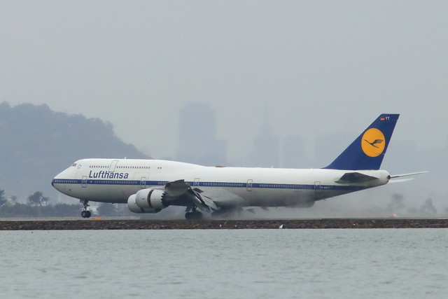 Lufthansa 747-8 (D-ABYT)