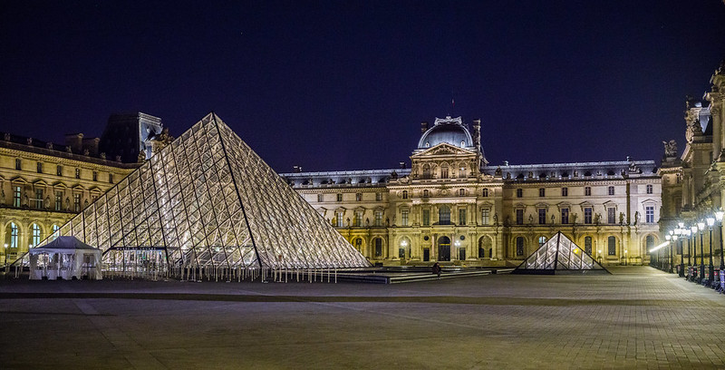 Paris: Louvre Pyramid