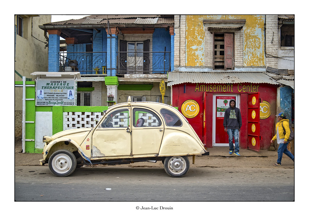 Station de taxi | Talatamaty (Madagascar) - Ce n'est pas évi… | Flickr