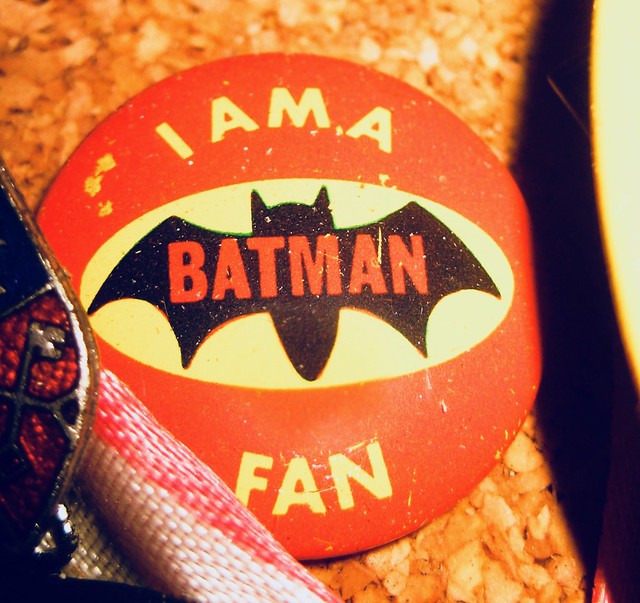 2022 - I Am A Batman Fan tin button Bat Signal 9280A
