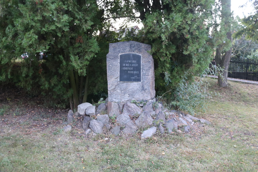 pomník obětem 2. světové války ve Vysoké Peci