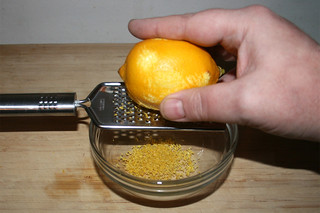 03 - Grate lemon peel / Zitronenschale abreiben