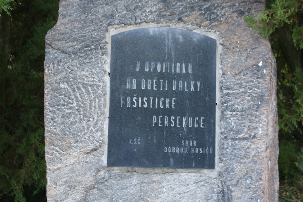 pomník obětem 2. světové války ve Vysoké Peci