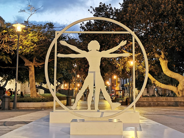 maqueta de Hombre de Vitruvio exposición Leonardo da Vinci Observa Cuestiona Experimenta Parque de San Telmo Las Palmas de Gran Canaria 03