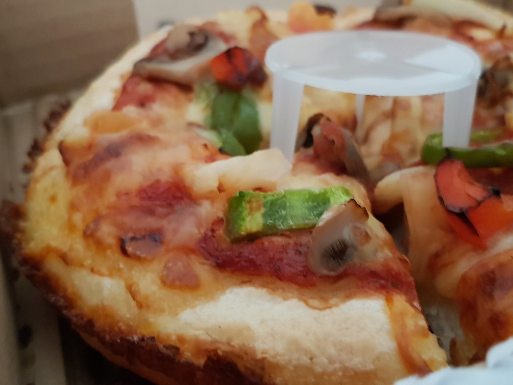 Personal Pizza (Veggie Lover) Combo 個人披薩(素食愛好者)套餐 rm$8 @ 必勝客 Pizza Hut in Damen USJ1