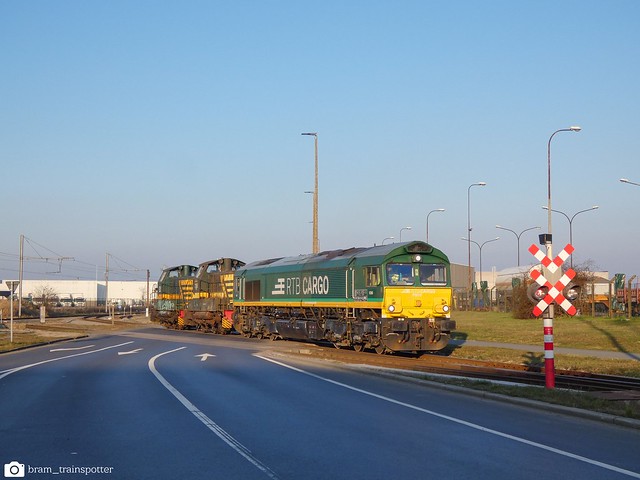 05/03/2022 De Class 66 PB10 in Oorderen.