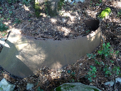 Sentier de Funtanedda : une partie du premier chaudron métallique de four à bois