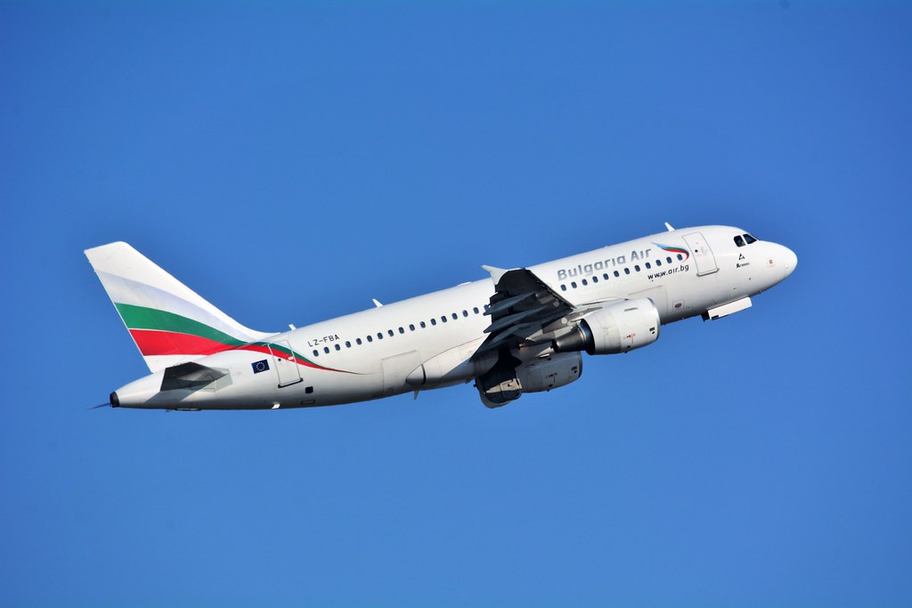 (CDG) Bulgaria Air Airbus A319  LZ-FBA Takeoff runway 08R