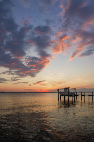 Milltown Sunset by turknc, Simple sunset.

Camera: Nikon Z6
Lens: Nikkor Z 24-70mm f/4 S

(24mm @ f/8, 1/100 sec, ISO 500)blueh