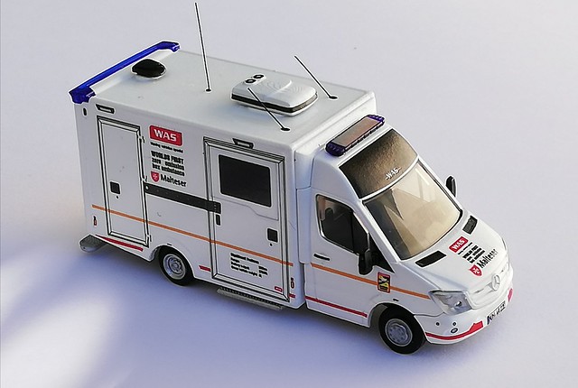 E- RTW Erbrobungsfahzeug WAS New Design Malteser Version  Beifahrerseite