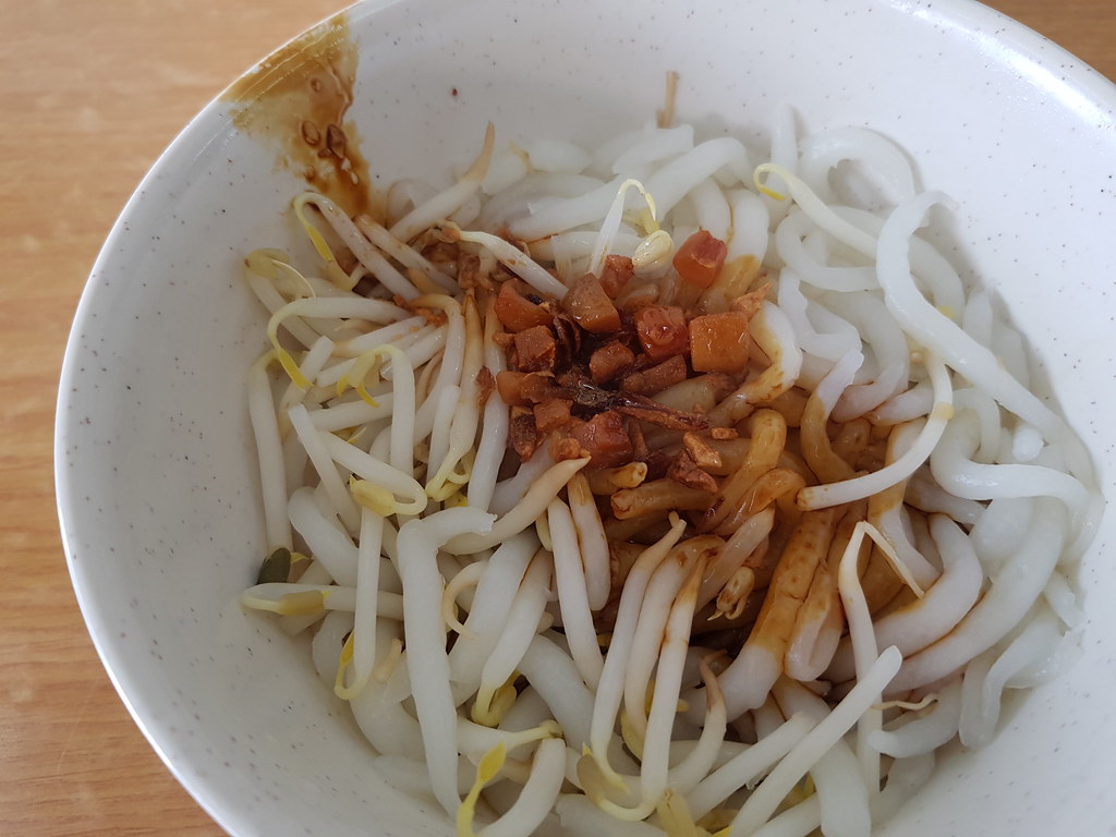 干撈魚蛋老鼠粉 Dry fishnall Noddle rm$7.50 & 鴛鴦 Cham rm$2.20 @ 友記西刀魚丸粉 You Fishball Noodles in Taman Subang Permai