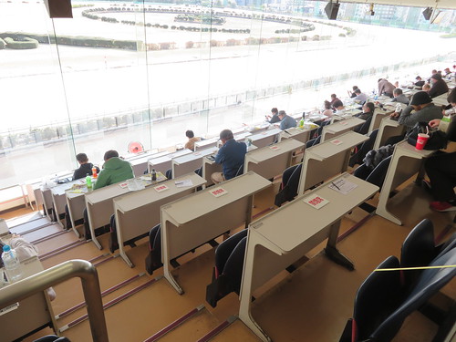 名古屋競馬場の特観席の座席