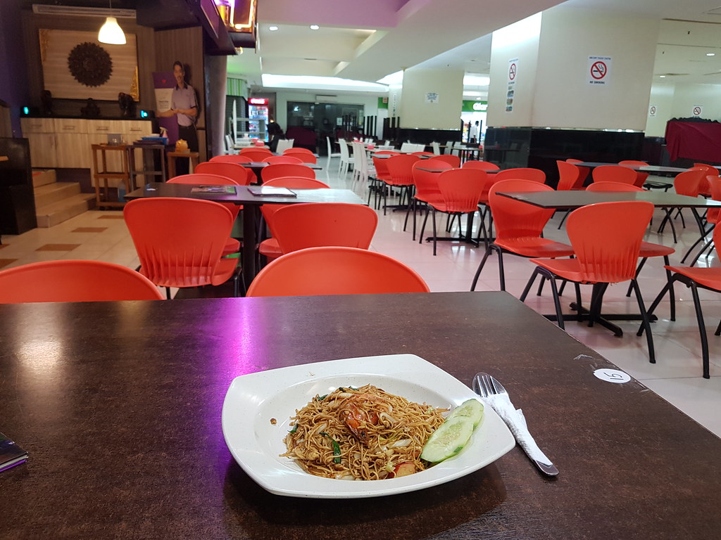 海鮮泰式炒麵 Supreme Prince Noodle rm$9.90 @ Rak Thai in PJ Amcorp Mall