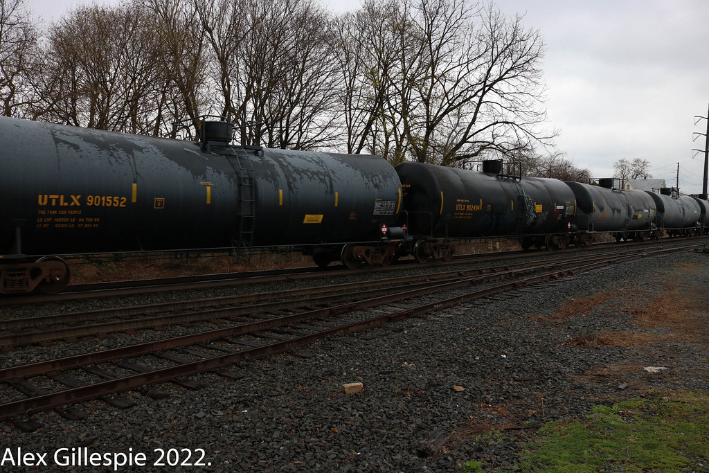 utlx tanker | UTLX tanker heads west on the NS 17G-18 at Hum… | Flickr
