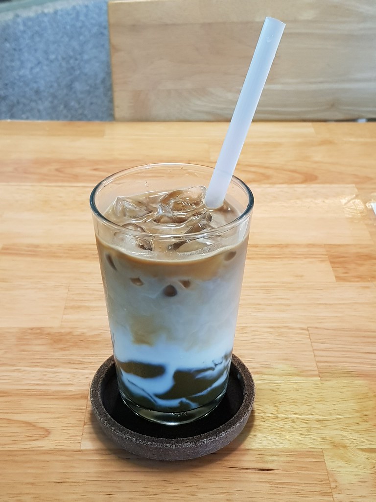 冰焙茶拿铁 Ice Latte w/Hojicha Kanten rm$14 @ Sunbather Coffee in The Sphere, 孟沙南城 Bangsar South