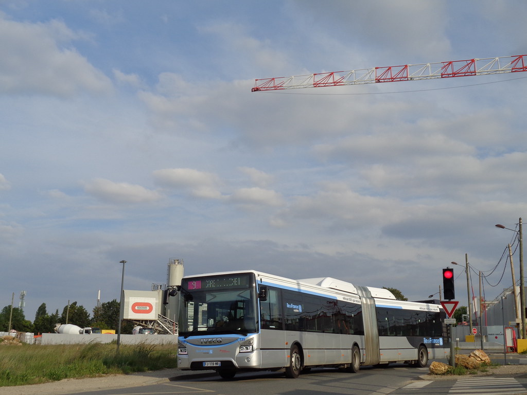 Transdev 735 735 - 9 | Iveco Urbanway 18 GNV n°735 - ligne 9 Transdev Les… | Flickr