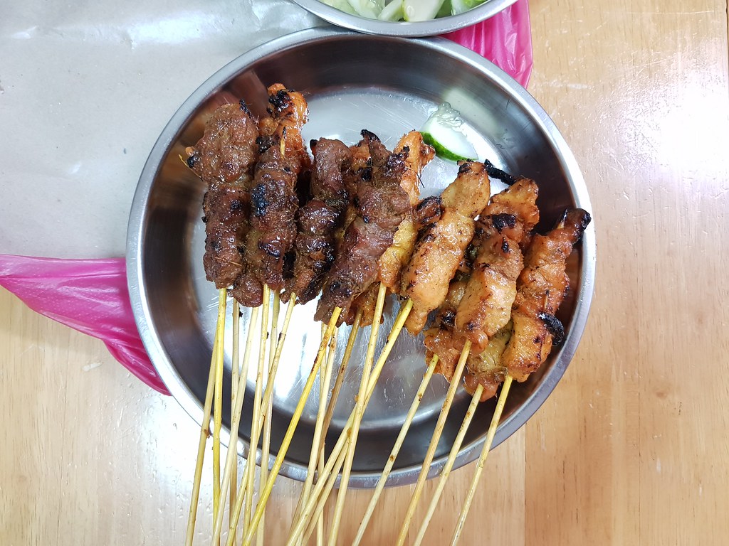 雞肉沙爹 Satay Ayam rm$1.20/stick and 牛肉沙爹 Satay Daging Batang Pinang rm$1.50/stick @ Sate Kajang Retro (Subang) USJ1