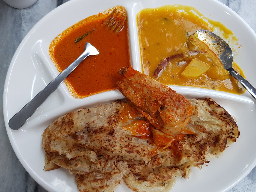 印度煎餅配瓦煲咖哩雞 Roti Canai plus Claypot Curry Chicken rm$12.90 & 印度拉茶 Teh Tarik rm$3.40 @ Ratha's Express USJ10