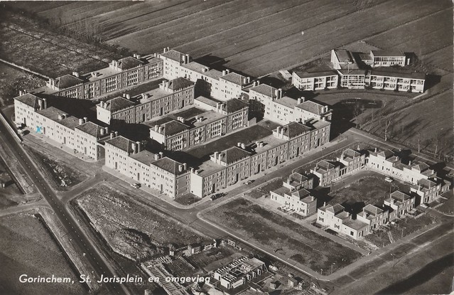 Ansichtkaart - Gorinchem, St. Jorisplein en omgeving (Uitg. KLM Aerocarto N.V. Schiphol, nr. 32466, van Leer's fotodrukind. nr 862)