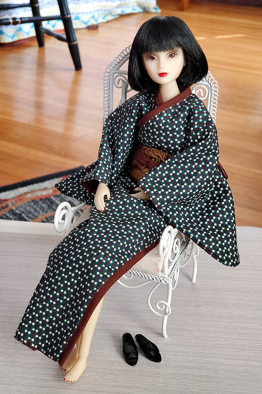 Resin Susie's kimono is stunning and so well made. The material is beautiful and everything is lined, with snap closures.  Nice shiny black pumps, which will not stay on her feet.